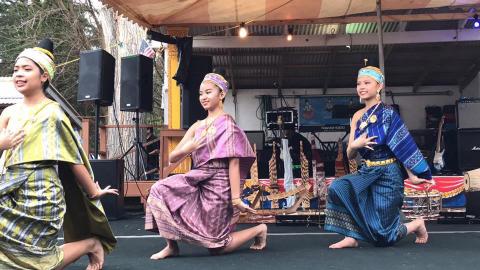 Lan Xang troupe Laotian dancers