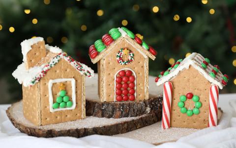 Graham cracker houses