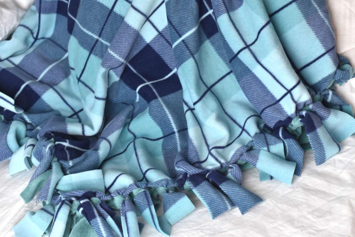 Fleece blanket with tied edges